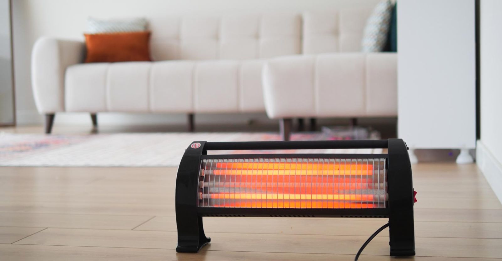 Инфракрасный обогреватель в комнате