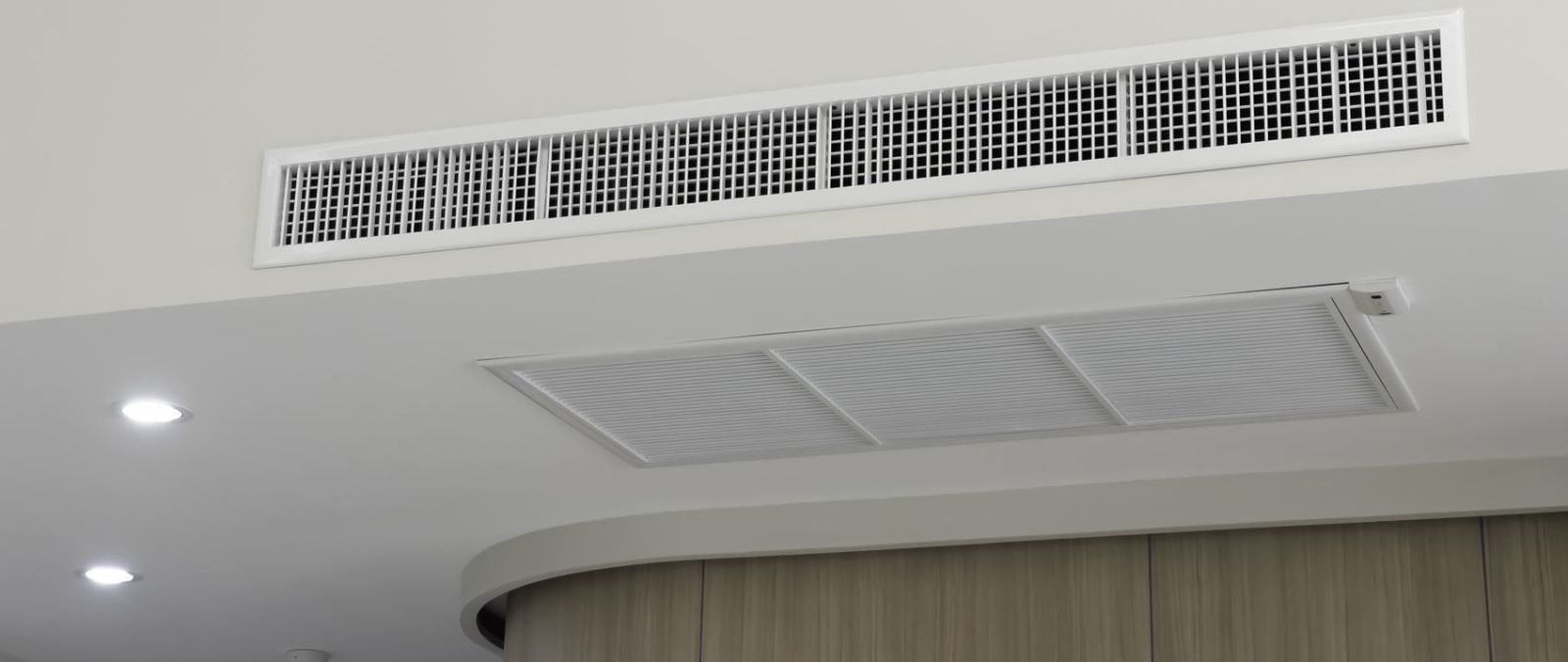 Канальная вентиляция в гостиной частного дома Канальная вентиляция в гостиной частного дома