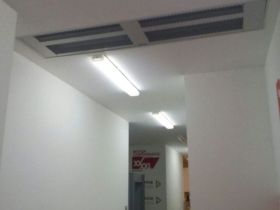 Установка потолочной тепловой завесы Тепломаш в офисе Установка потолочной тепловой завесы Тепломаш в офисе