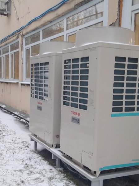 Установка оборудования в Московской объединенной энергетической компании